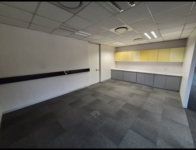 422M² OFFICE TO LET IN WOODMEAD